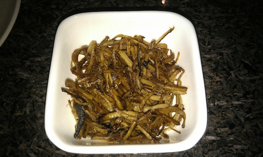 炸&quot;鳝鱼&quot;特色香菇版(炸黄鳝鱼的技巧)
