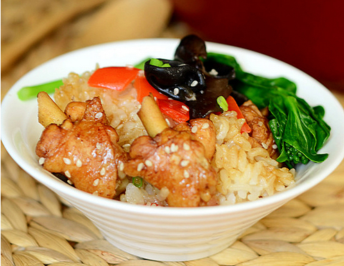 鸡肉煲仔饭
