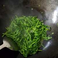 清淡可口，还可以清肺热的蒜蓉炒西洋菜的做法