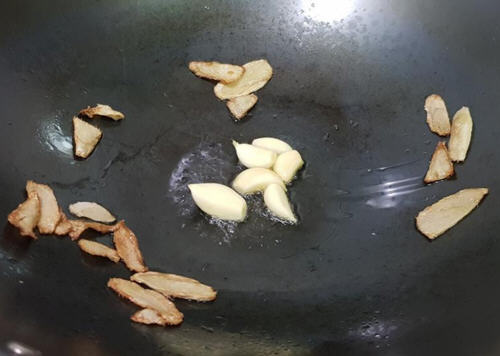 怎么做营养又简单的三杯油豆腐呢？