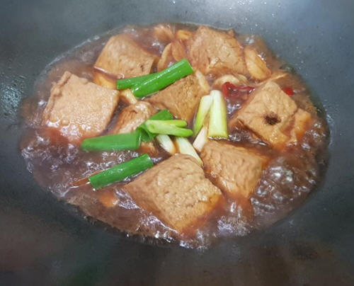 怎么做营养又简单的三杯油豆腐呢？