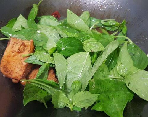 怎么做营养又简单的三杯油豆腐呢？