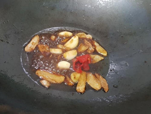 怎么做营养又简单的三杯油豆腐呢？