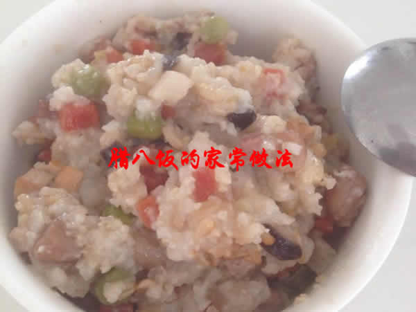 用八种以上的谷物和果料熬成的腊八饭的做法