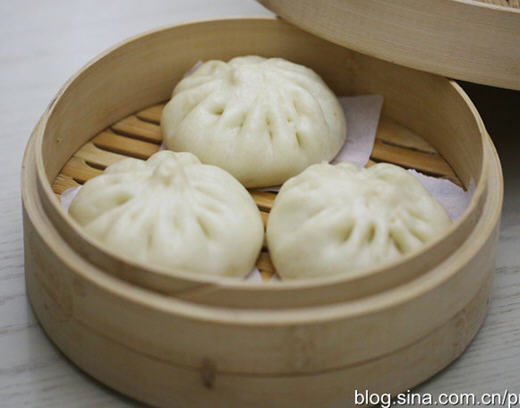 鲜香味又美的猪肉芹菜包子个个蓬松又暄软