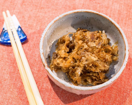 柴鱼饭松，口味甜甜咸咸的非常下饭
