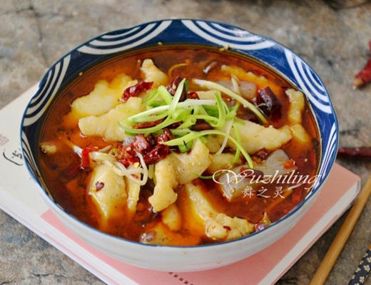 龙利鱼做水煮鱼的做法，口感爽滑，鱼肉久煮不老，无腥味和异味
