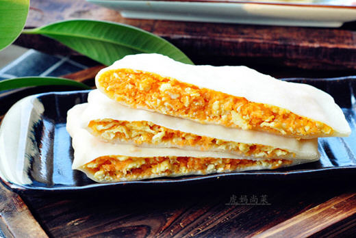 烤箱版胡萝卜鸡蛋馅饼，味道口感都有点像饺子