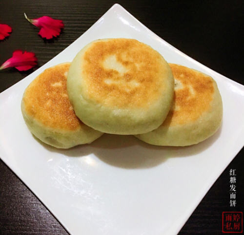 家常红糖发面饼的做法，甜香可口非常好吃