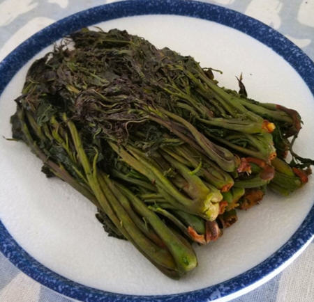 小编分享如何在家腌制香椿的方法