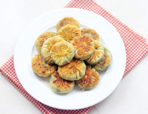 大厨教你如何用饺子皮做韭菜盒子