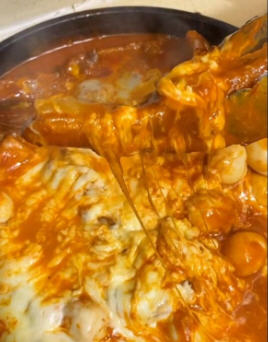 芝士焗排骨，肉质软糯鲜美，与浓郁的芝士缠绵