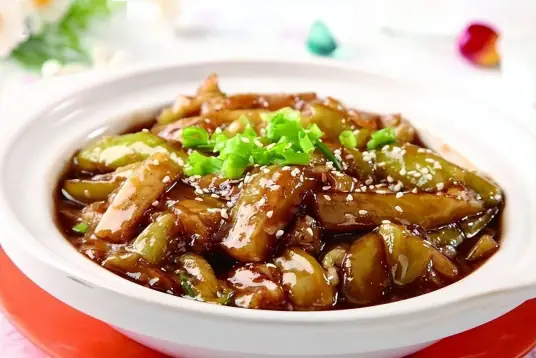 油焖茄子的做法，看似简单却充满魅力的家常菜