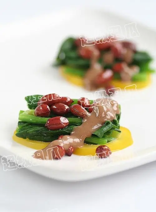 家常美味果仁菠菜的制作方法，清新口感，营养满分
