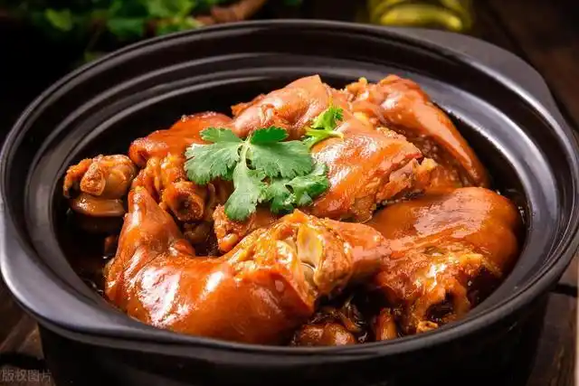 家庭年夜饭菜谱，每一道都饱含着对新年的美好祝福