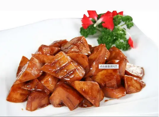 油焖冬笋，肉质嫩脆，味极鲜美，营养价值亦高