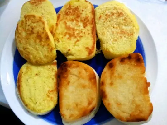 馒头片，吃起来外焦里软，香酥可口，越嚼越香