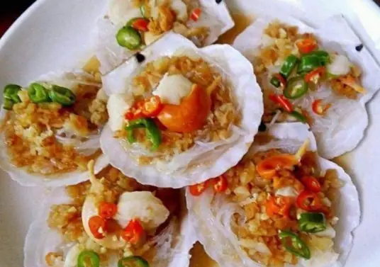 粉丝蒸扇贝，粉丝吸满汤汁超入味，扇贝鲜美可口