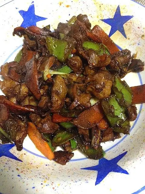 香辣可口、嚼劲十足的辣炒鸡胗非常的开胃