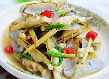 家常姜葱炒蛏子，鲜美滋味，肉质鲜美，营养丰富