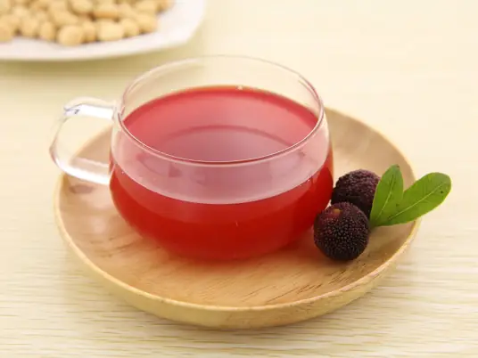自制杨梅汁，夏日消暑的甜蜜饮品，简单易学，健康美味！