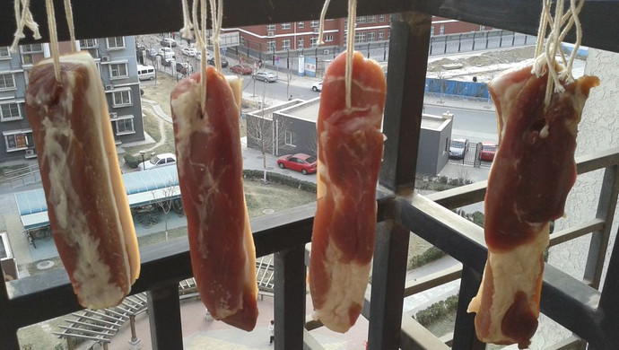 腊肉腌制全攻略，腊肉透亮咸香，不发霉不变质