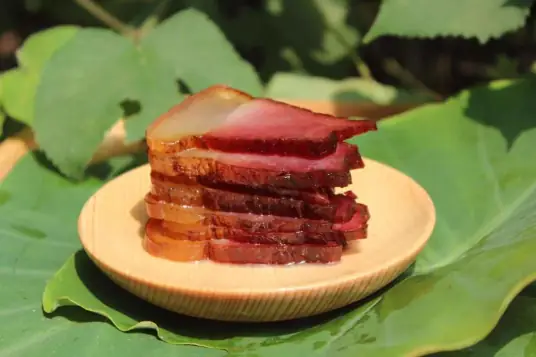 晾肉的做法，质地柔韧，咀嚼有味，最宜佐酒