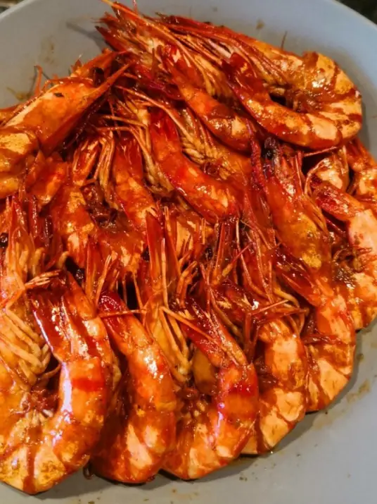 干烧大虾，虾酥脆，鲜嫩可口，口感滑顺