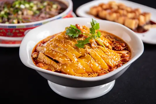 口水鸡这样做麻辣鲜香、鸡肉鲜嫩多汁