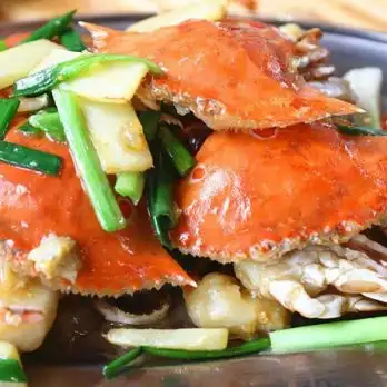 家常炒螃蟹，肉质饱满、蟹黄丰富，口感鲜美