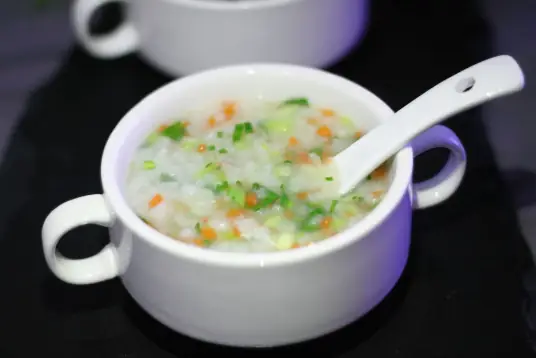 蔬菜粥，软糯鲜香，营养丰富，适合全家享用