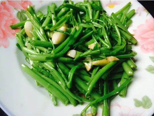 清脆爽口的蒜泥空心菜，营养丰富的绿色佳肴