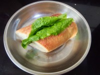 法棍三明治具有酥脆的外表和柔软的内部，口感十分美妙