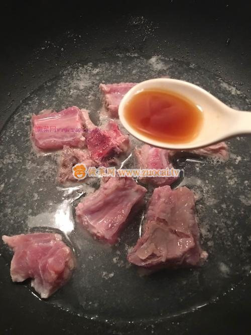 芥菜排骨汤清香又营养，解暑又降火，秋季常吃有益健康！