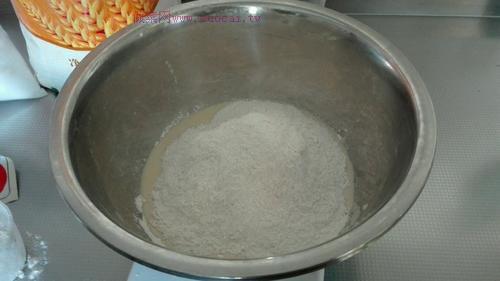 分享一道营养好吃的早餐：全麦豆渣馒头的图解做法