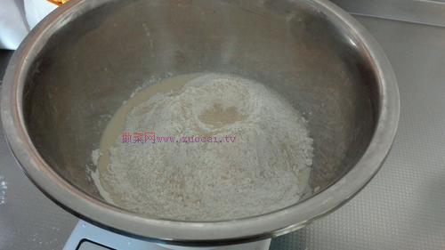 分享一道营养好吃的早餐：全麦豆渣馒头的图解做法