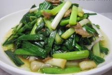 蒜苗肉丝带有淡淡的蒜香味，掩盖肉腥味
